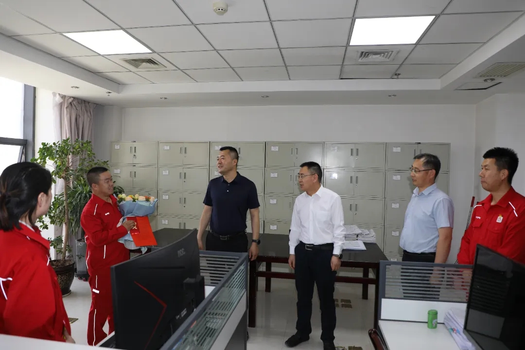 图示, 示意图

中度可信度描述已自动生成