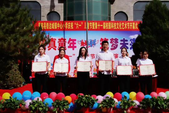 图示, 示意图

中度可信度描述已自动生成