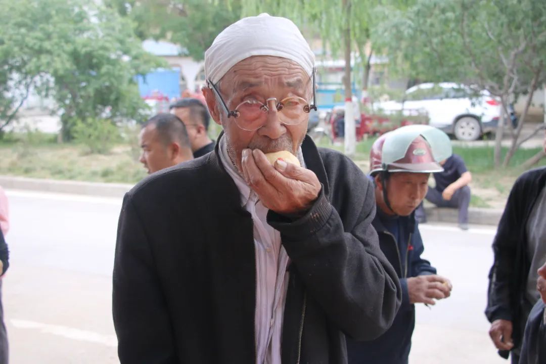 图示, 示意图

中度可信度描述已自动生成