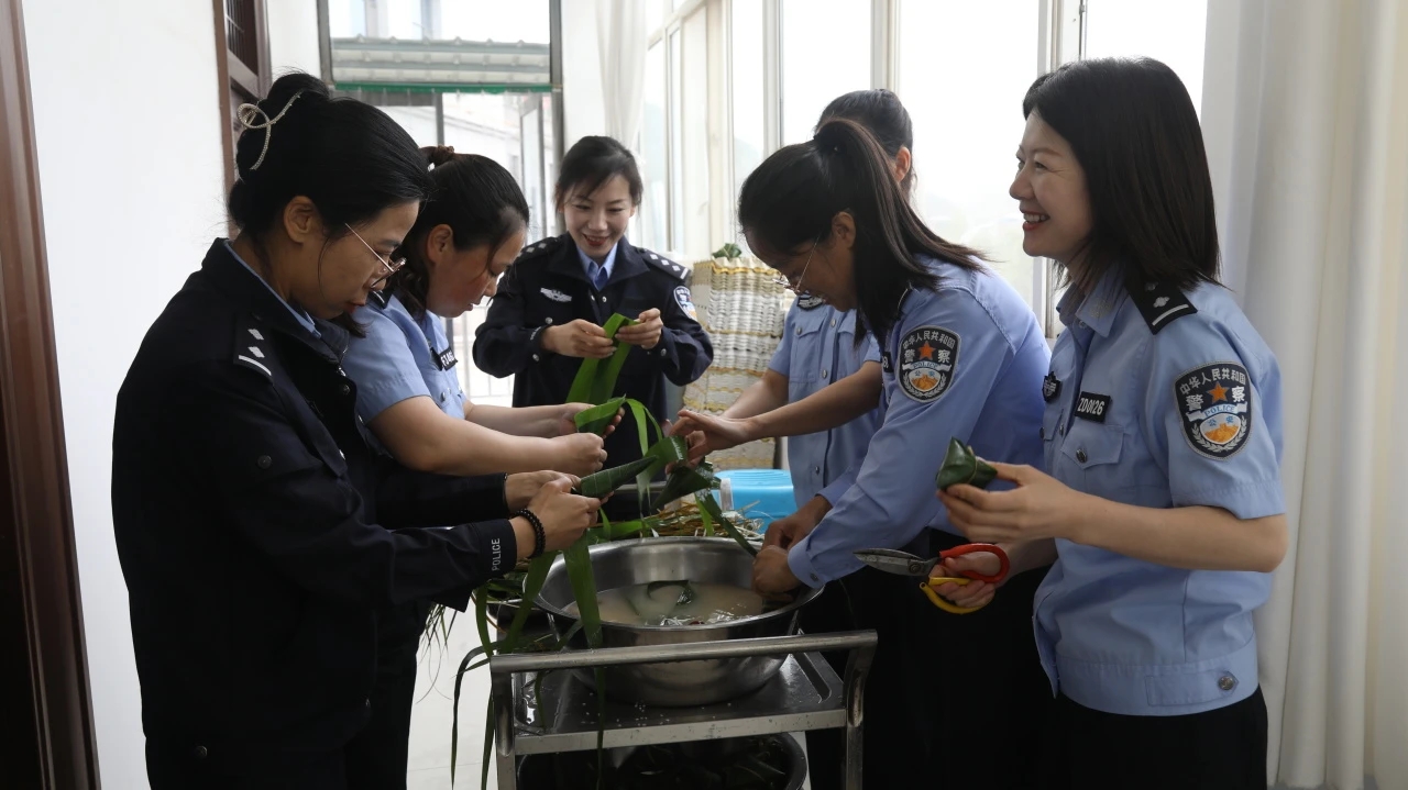 图示, 示意图

中度可信度描述已自动生成