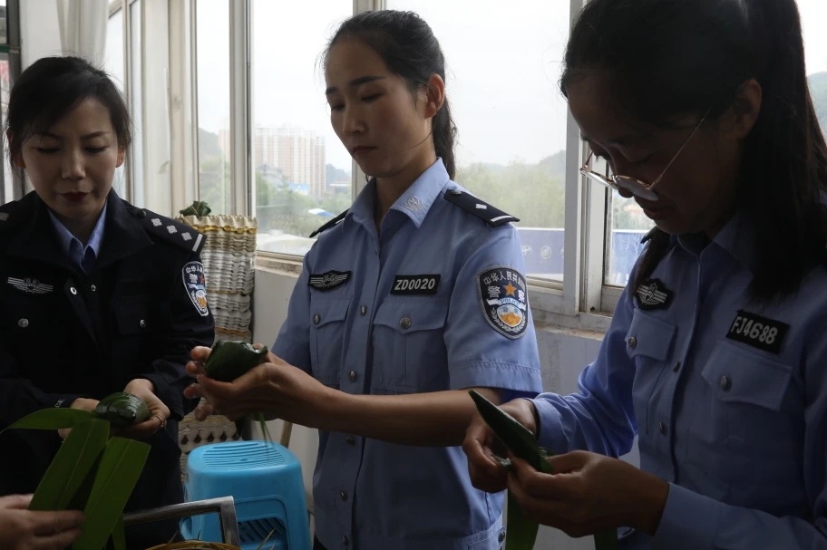 图示, 示意图

中度可信度描述已自动生成