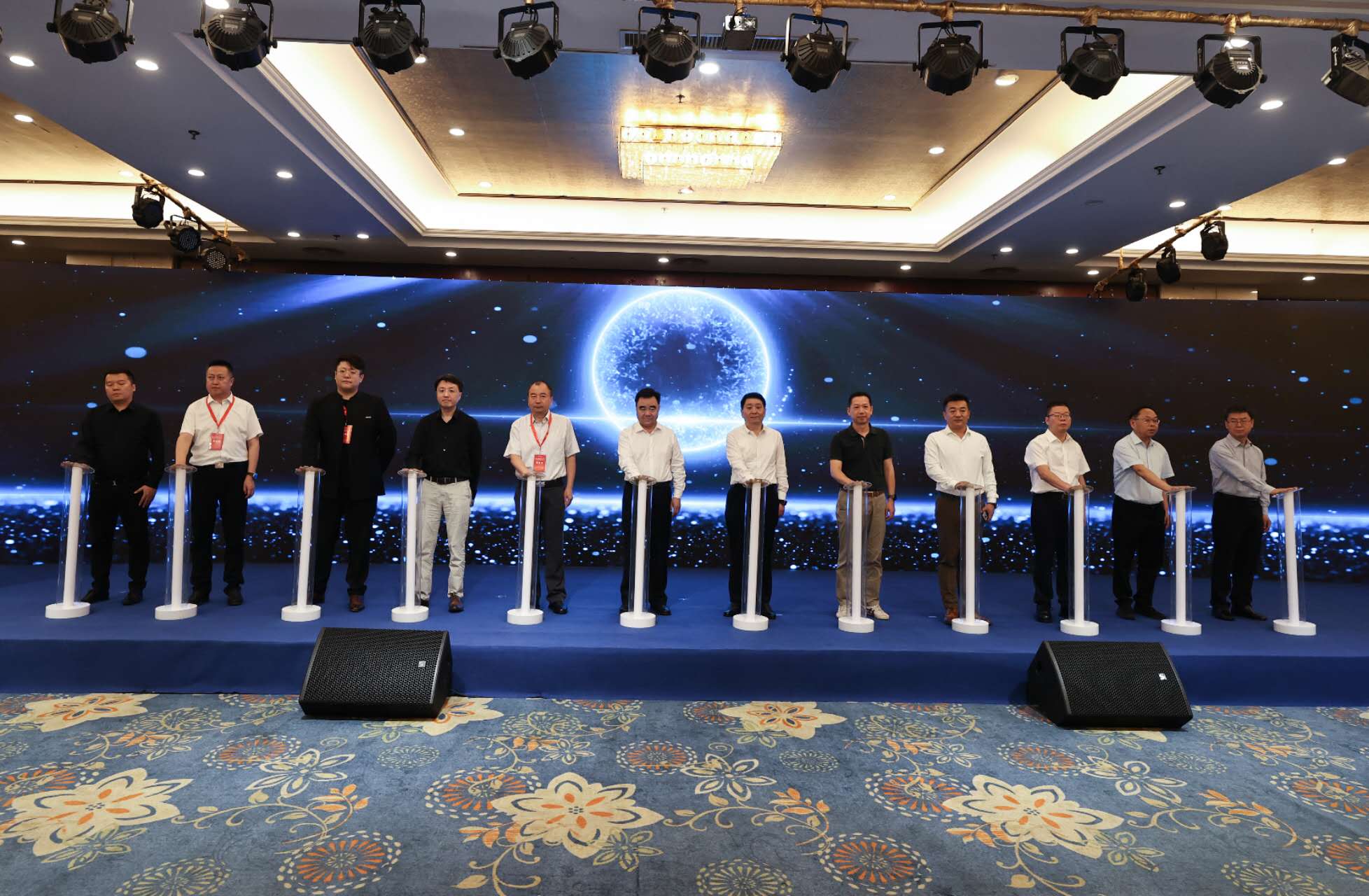 图示, 示意图

中度可信度描述已自动生成