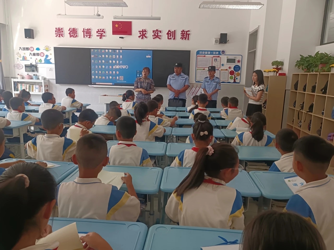 图示, 示意图

中度可信度描述已自动生成