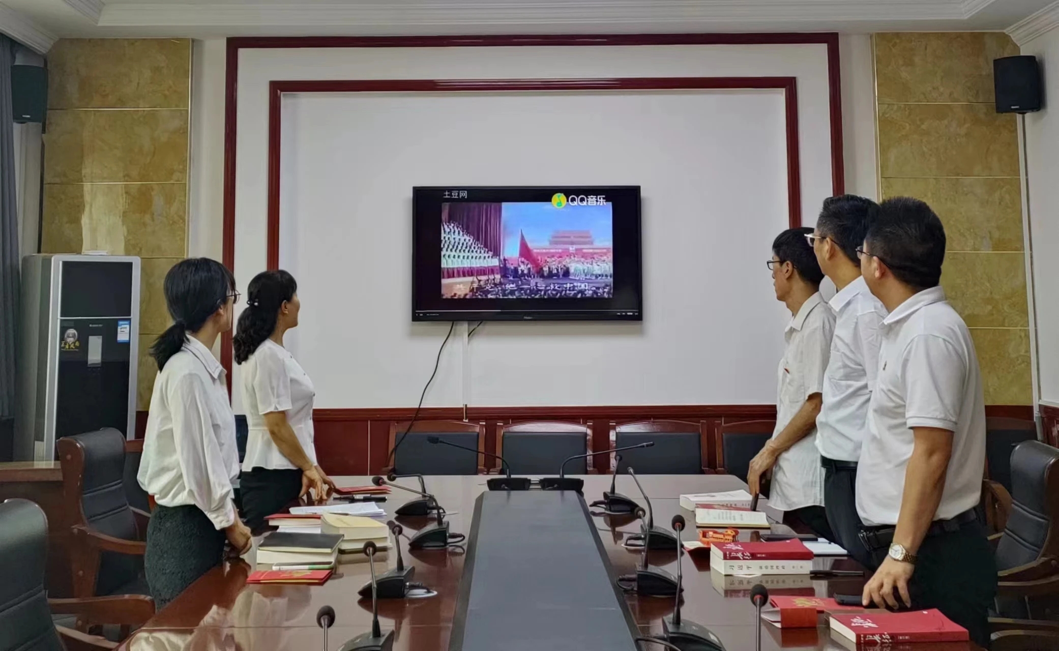 图示, 示意图

中度可信度描述已自动生成