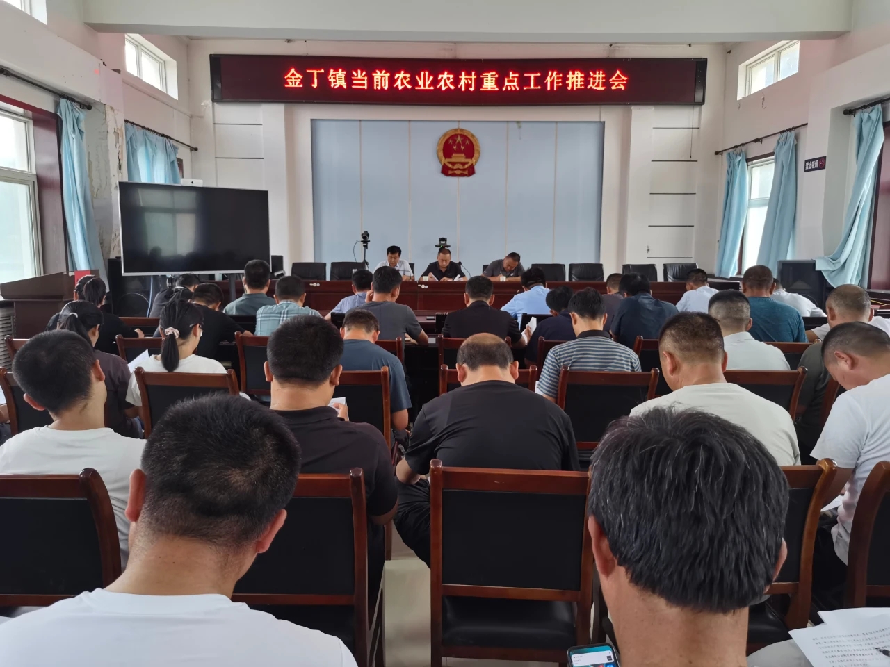 图示, 示意图

中度可信度描述已自动生成