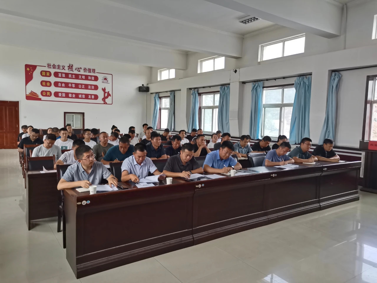 图示, 示意图

中度可信度描述已自动生成