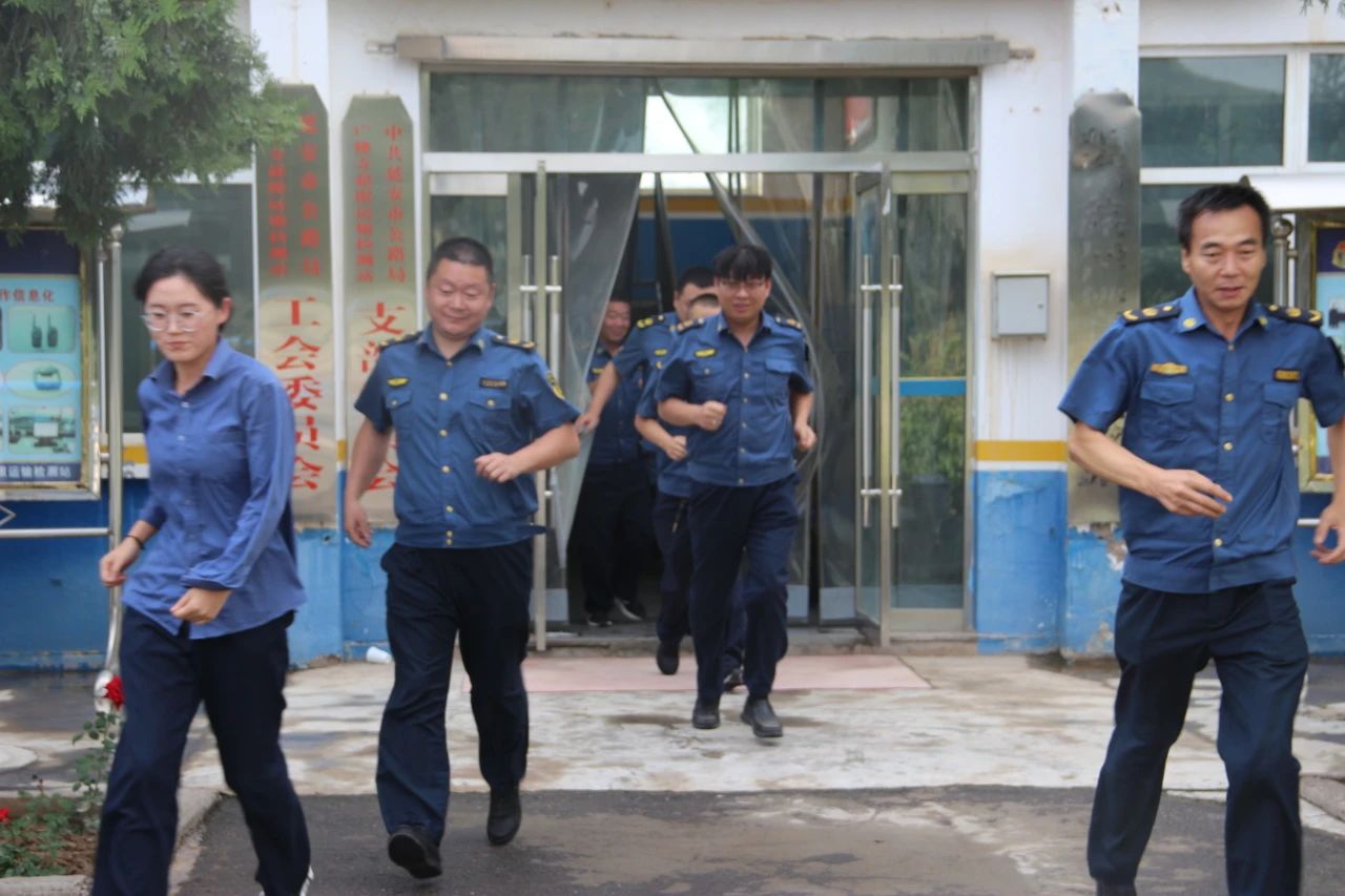 图示, 示意图

中度可信度描述已自动生成