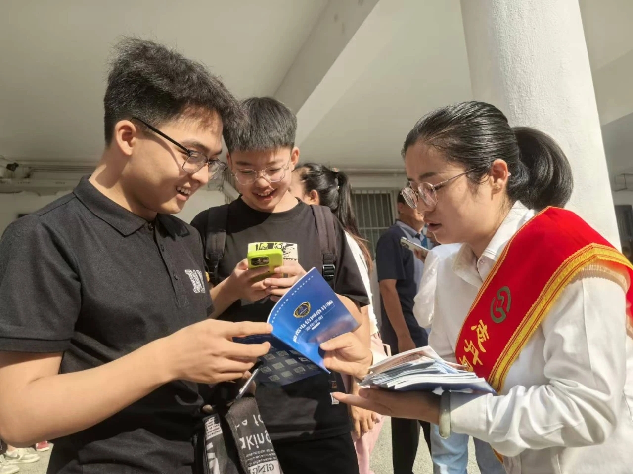 图示, 示意图 中度可信度描述已自动生成