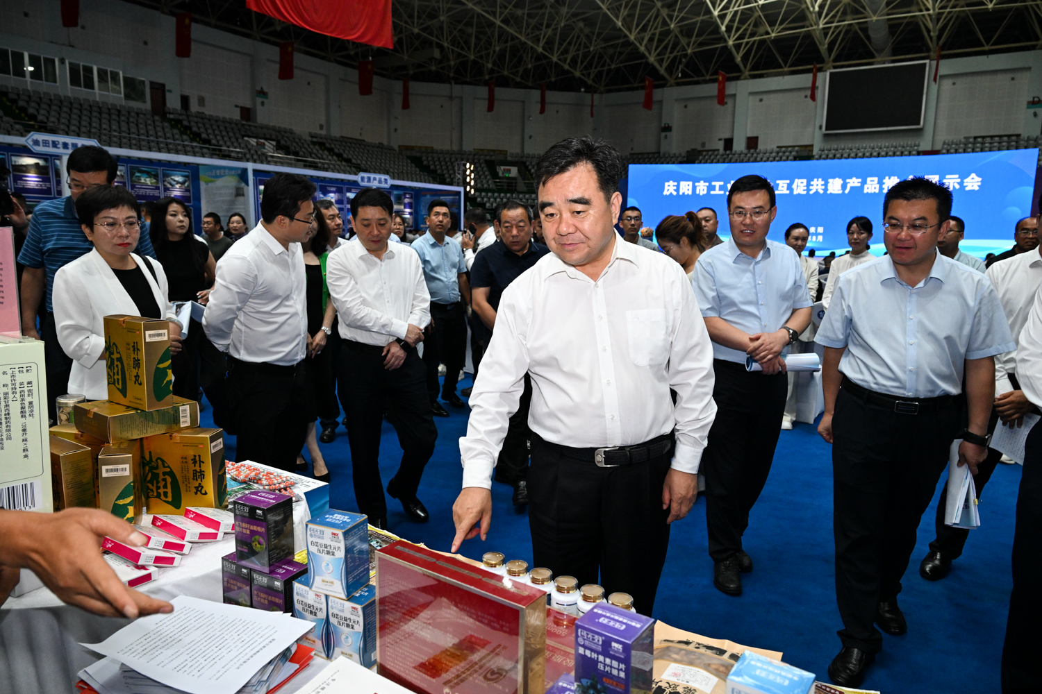 图示, 示意图

中度可信度描述已自动生成