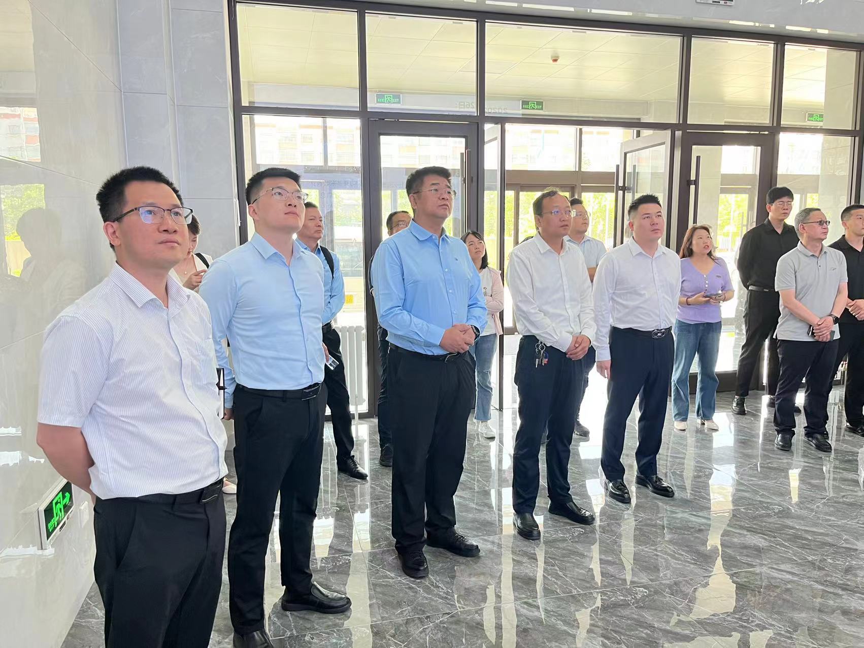 图示, 示意图

中度可信度描述已自动生成
