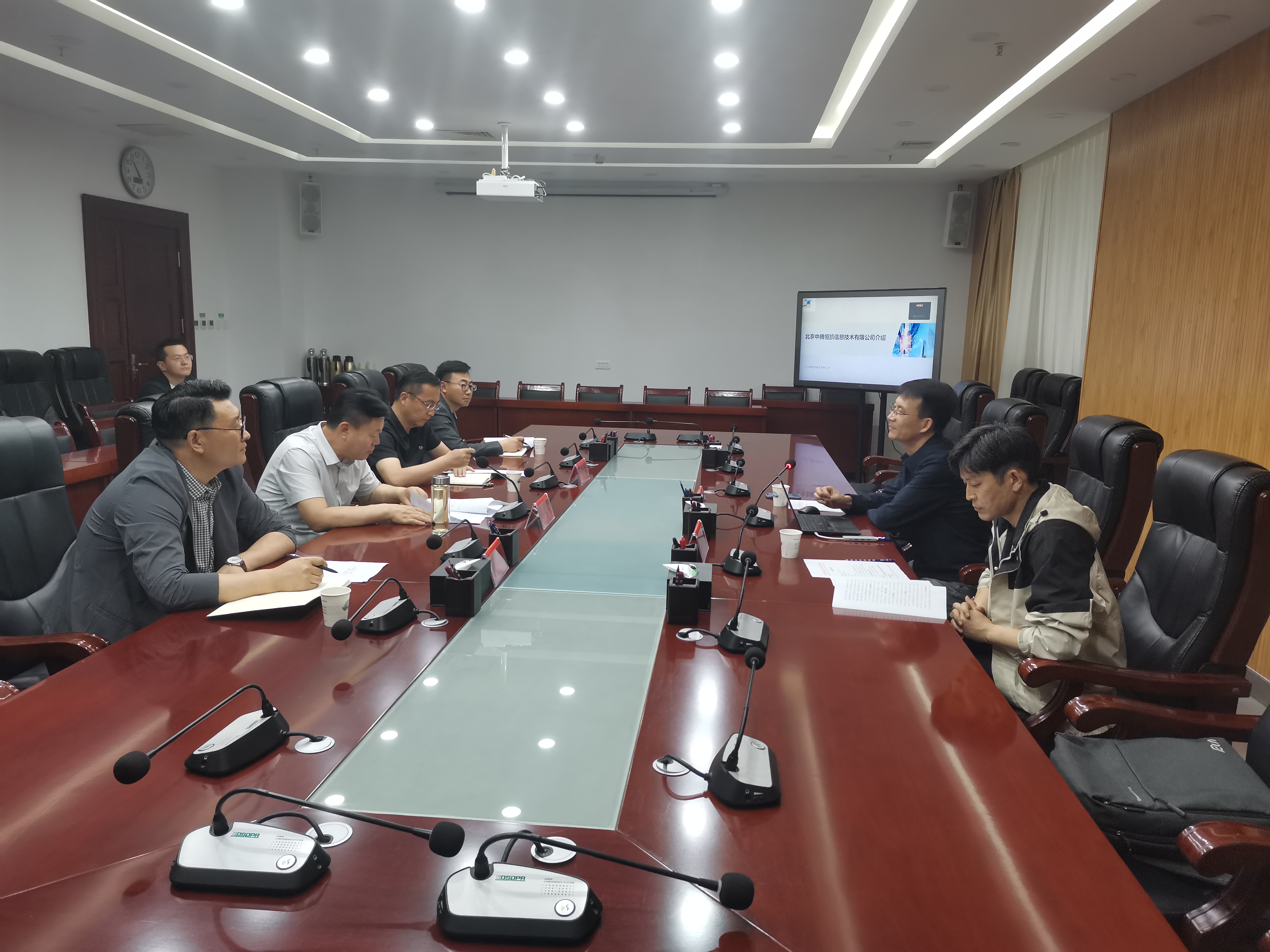 图示, 示意图

中度可信度描述已自动生成