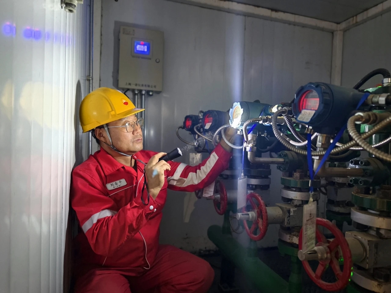 图示, 示意图

中度可信度描述已自动生成