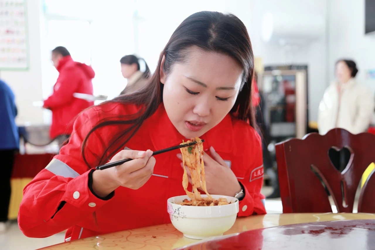 图示, 示意图

中度可信度描述已自动生成