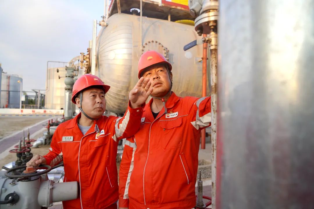 图示, 示意图

中度可信度描述已自动生成