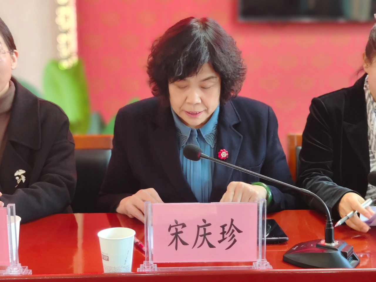 图示, 示意图

中度可信度描述已自动生成