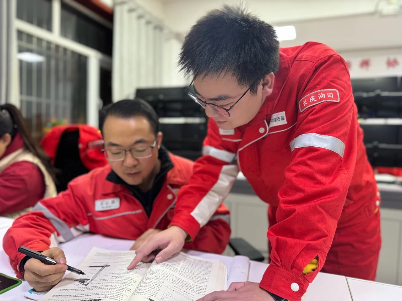 图示, 示意图

中度可信度描述已自动生成