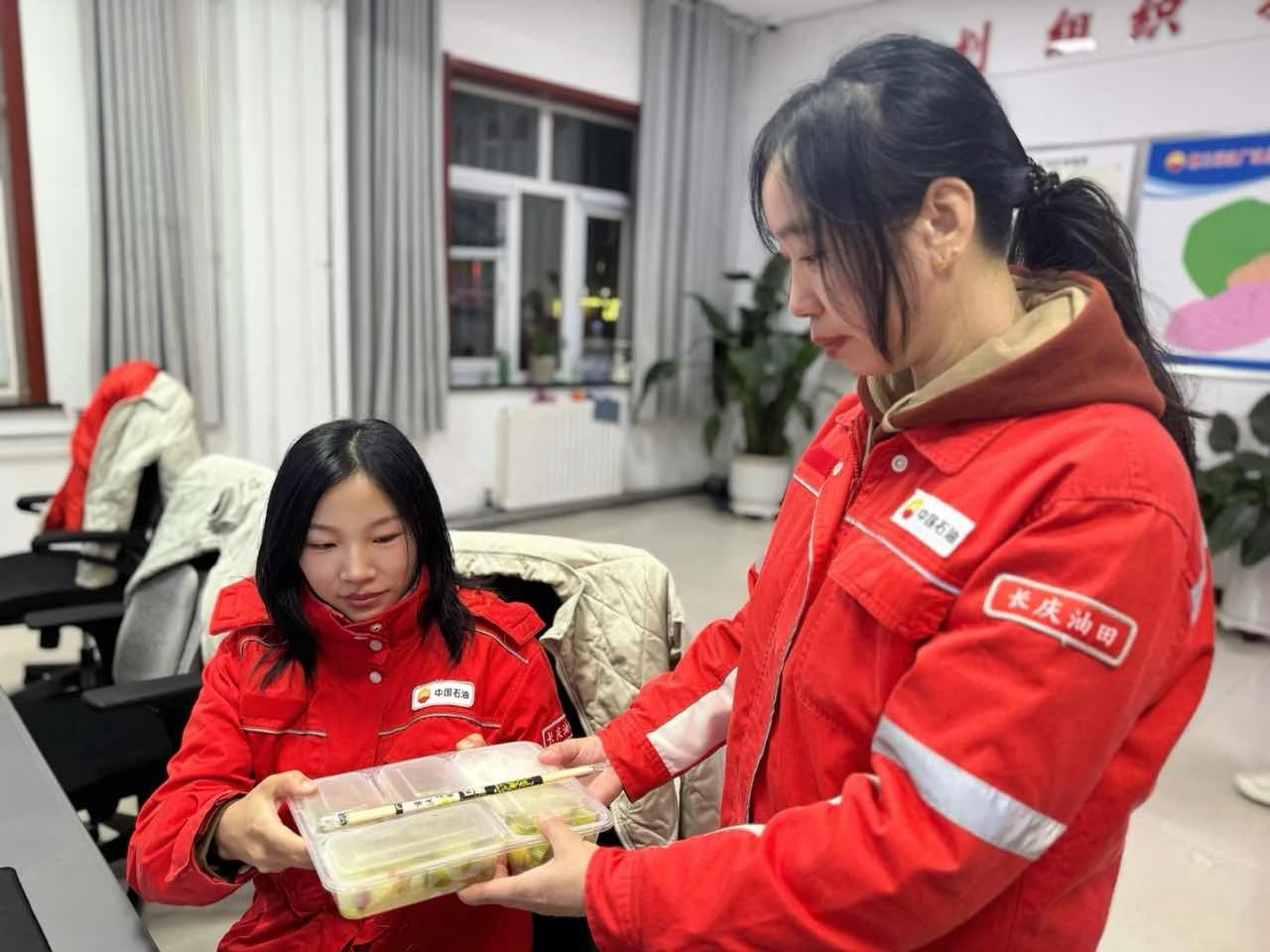 图示, 示意图

中度可信度描述已自动生成