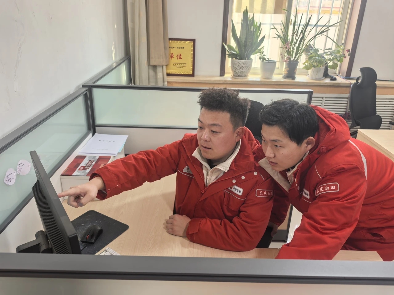 图示, 示意图

中度可信度描述已自动生成