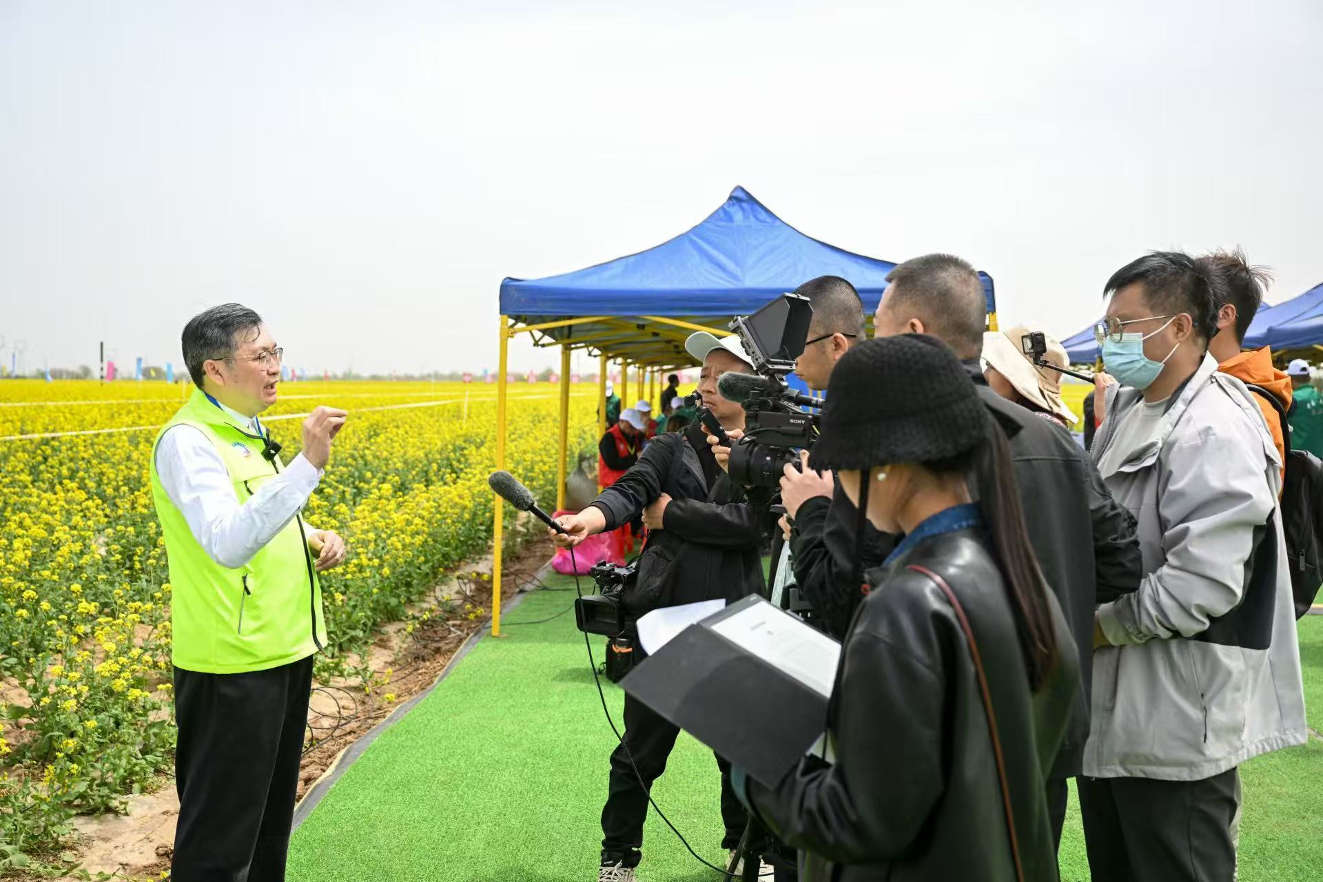 图示, 示意图

中度可信度描述已自动生成